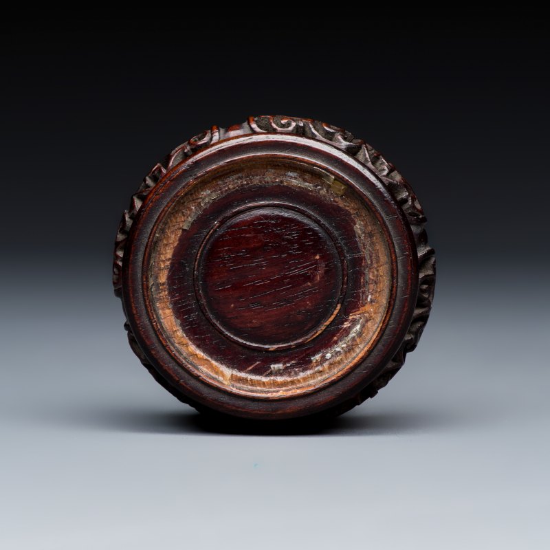 A Chinese famille verte sancai biscuit 'Lotus' teapot on a later wooden stand - 图8