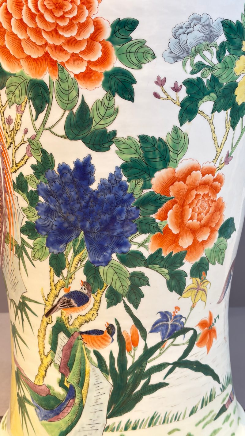 A massive pair of Chinese famille verte 'Phoenixes and Birds' vases - 图18