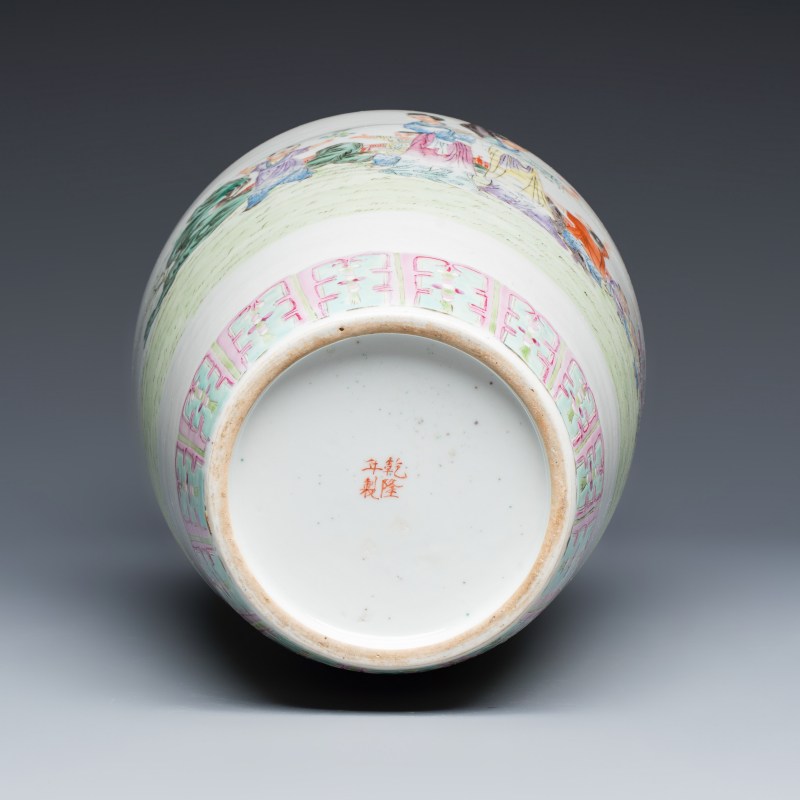 A Chinese famille rose 'Elegant ladies with playing boys' vase - 图6