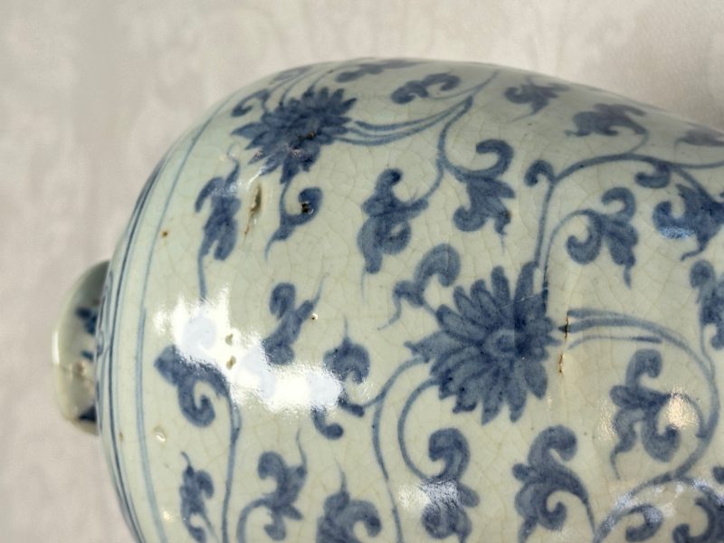 A Chinese blue and white 'Meiping' vase with lotus scrolls - 图11