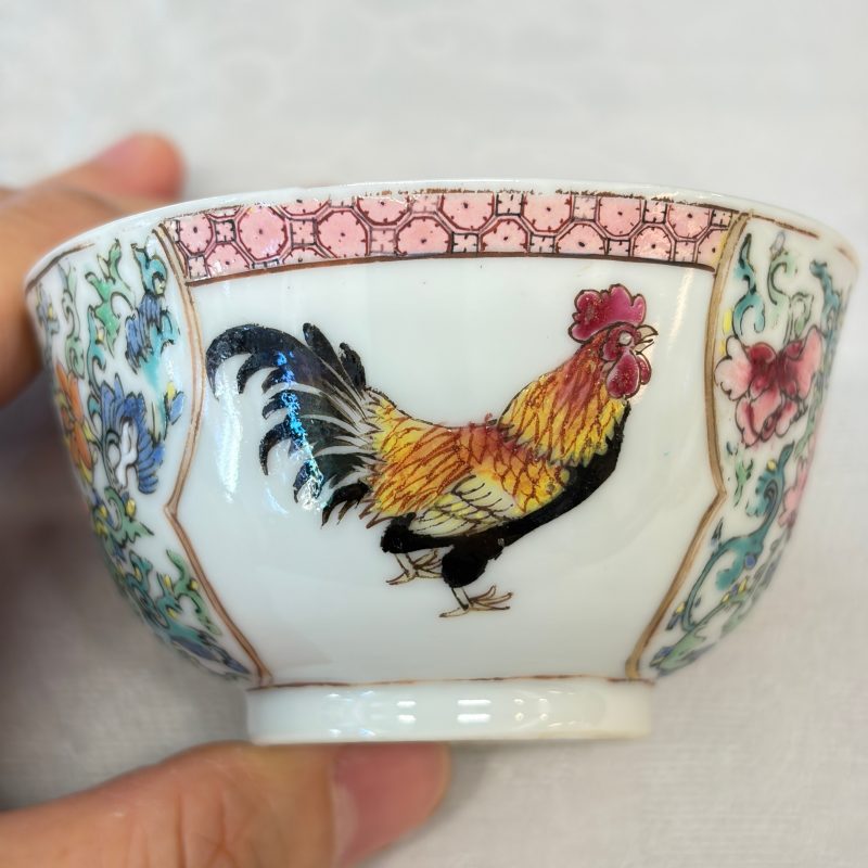 A pair of fine Chinese famille rose 'Rooster' tea bowls and saucers - 图36