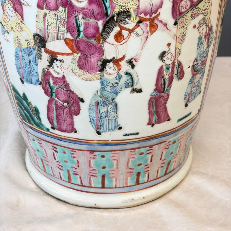 A Chinese famille rose vase with narrative design - 图23
