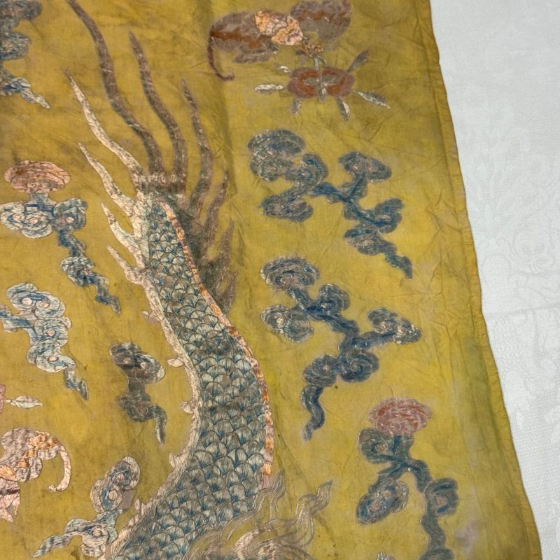 A pair of Chinese yellow-ground embroidered 'Dragons' and 'Phoenixes' panels - 图61