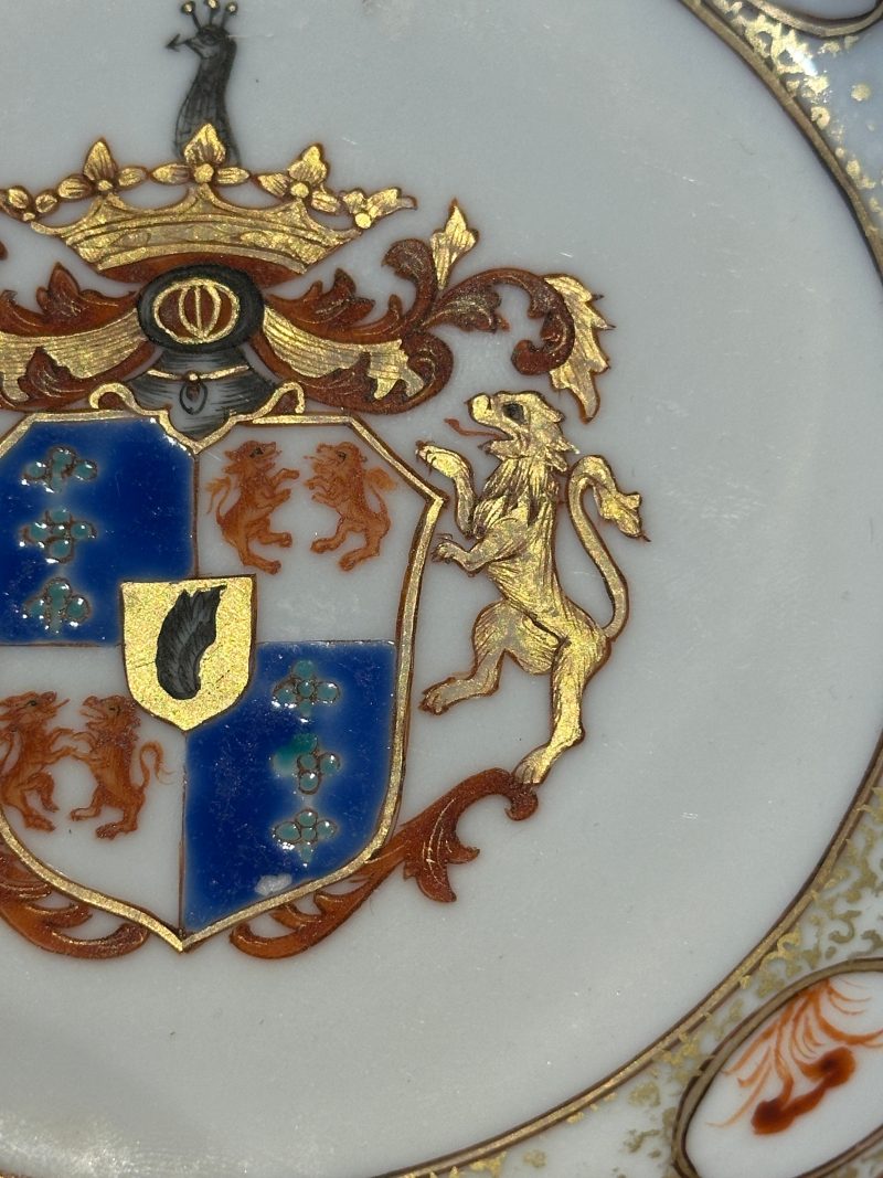 A pair of Chinese famille rose armorial saucers with the arms of Arendsma van Idsinga for the Dutch market - 图17