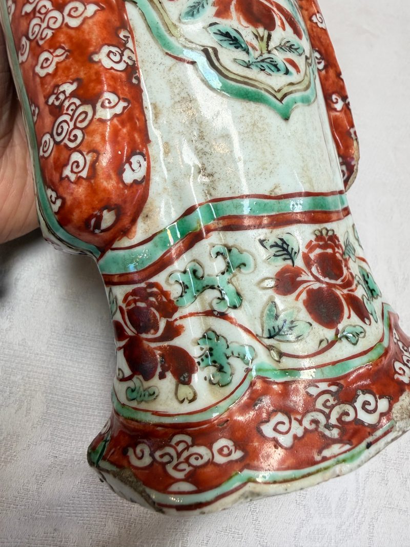 A rare Chinese wucai figure of a dignitary - 图33