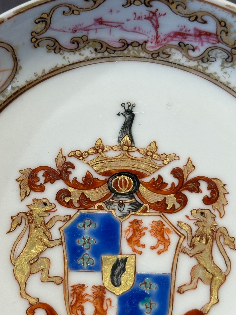 A pair of Chinese famille rose armorial saucers with the arms of Arendsma van Idsinga for the Dutch market - 图16