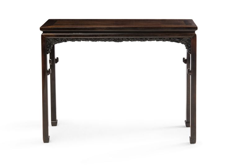 A pair of carved zitan waisted corner-leg tables - 图10