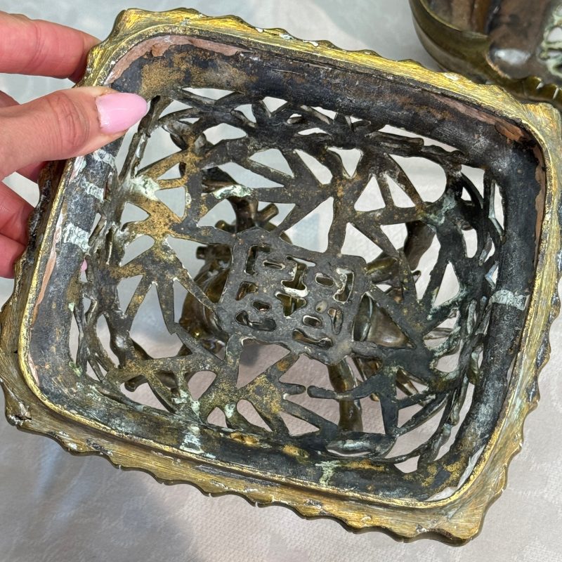 A Vietnamese bronze covered censer and stand - 图51