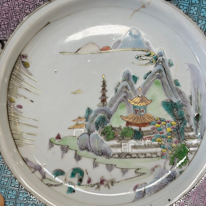A collection of 13 Chinese famille rose 'Landscape' plates and dishes - 图67