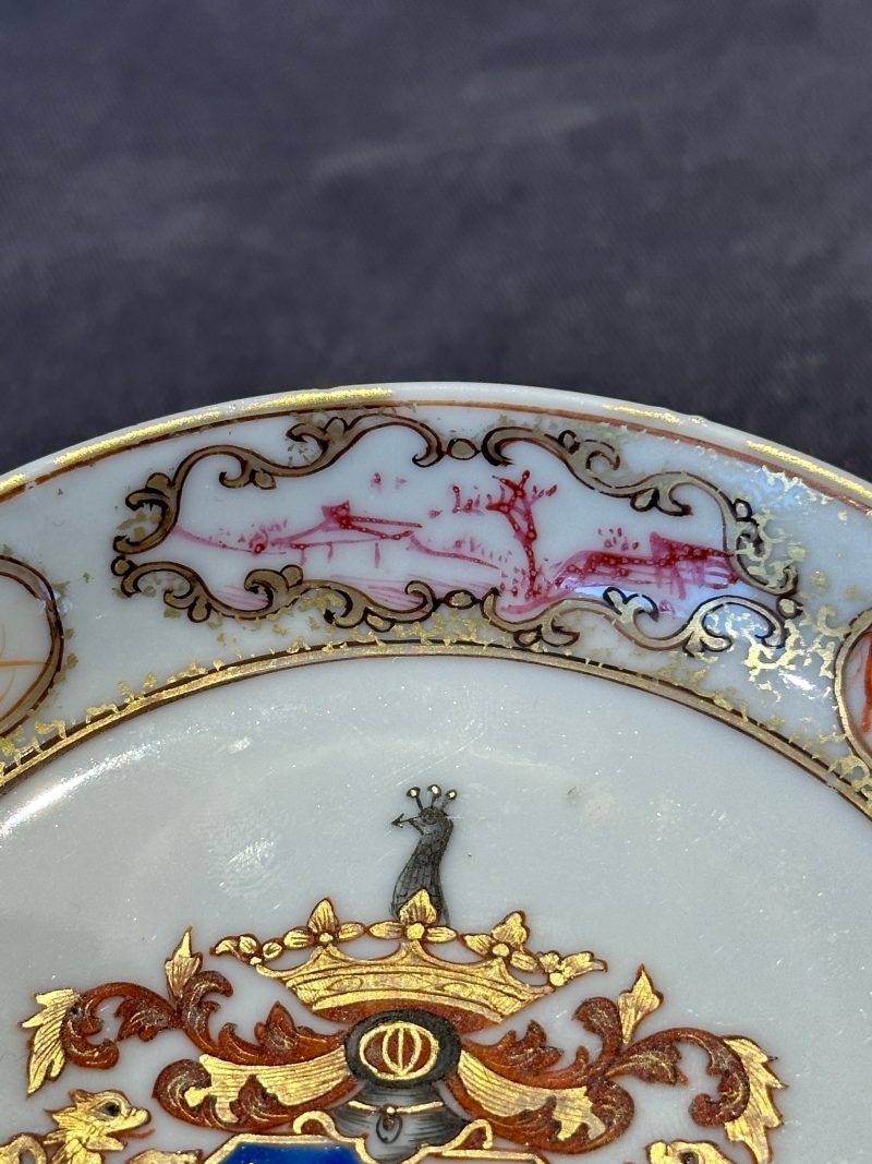 A pair of Chinese famille rose armorial saucers with the arms of Arendsma van Idsinga for the Dutch market - 图19
