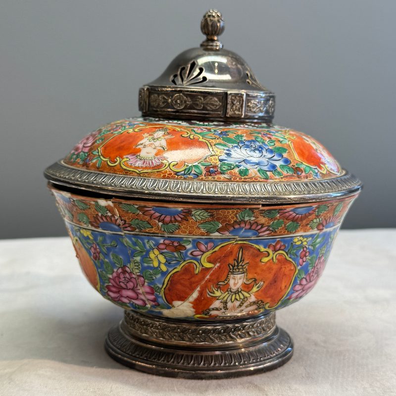 A group of nine Chinese Bencharong wares for the Thai market - 图35