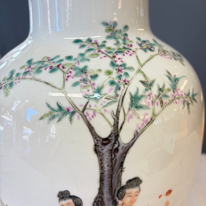 A Chinese famille rose 'Elegant ladies with playing boys' vase - 图9