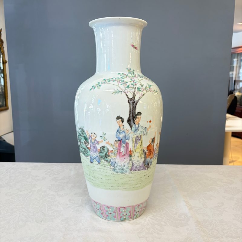 A Chinese famille rose 'Elegant ladies with playing boys' vase - 图7