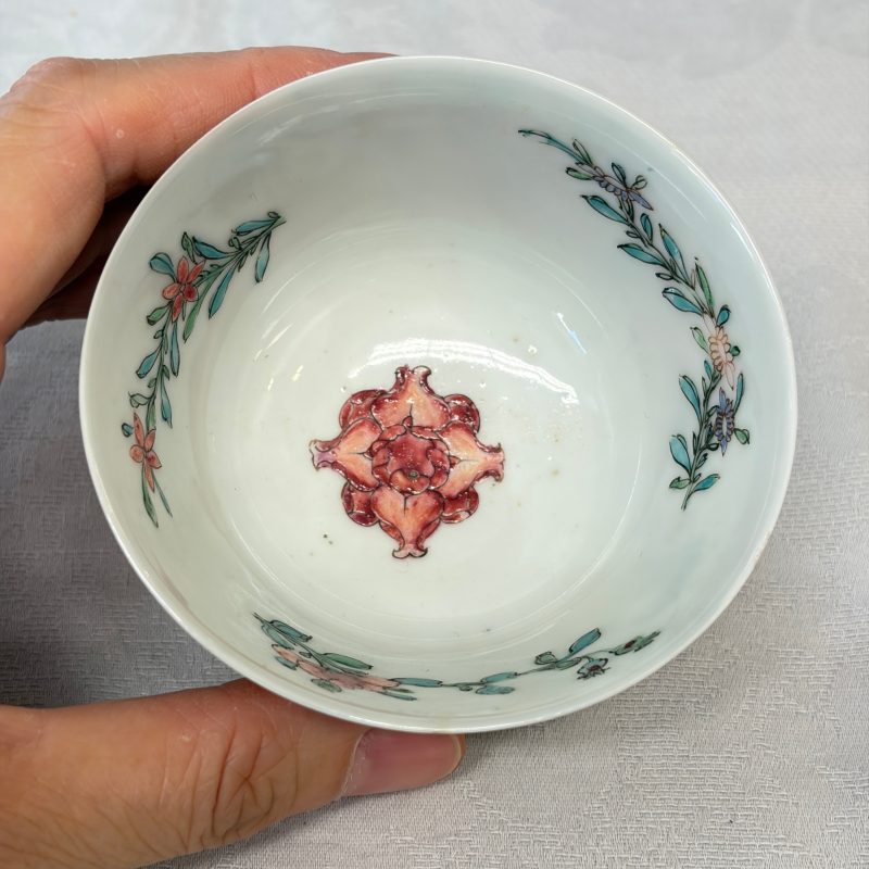 A pair of fine Chinese famille rose 'Rooster' tea bowls and saucers - 图37