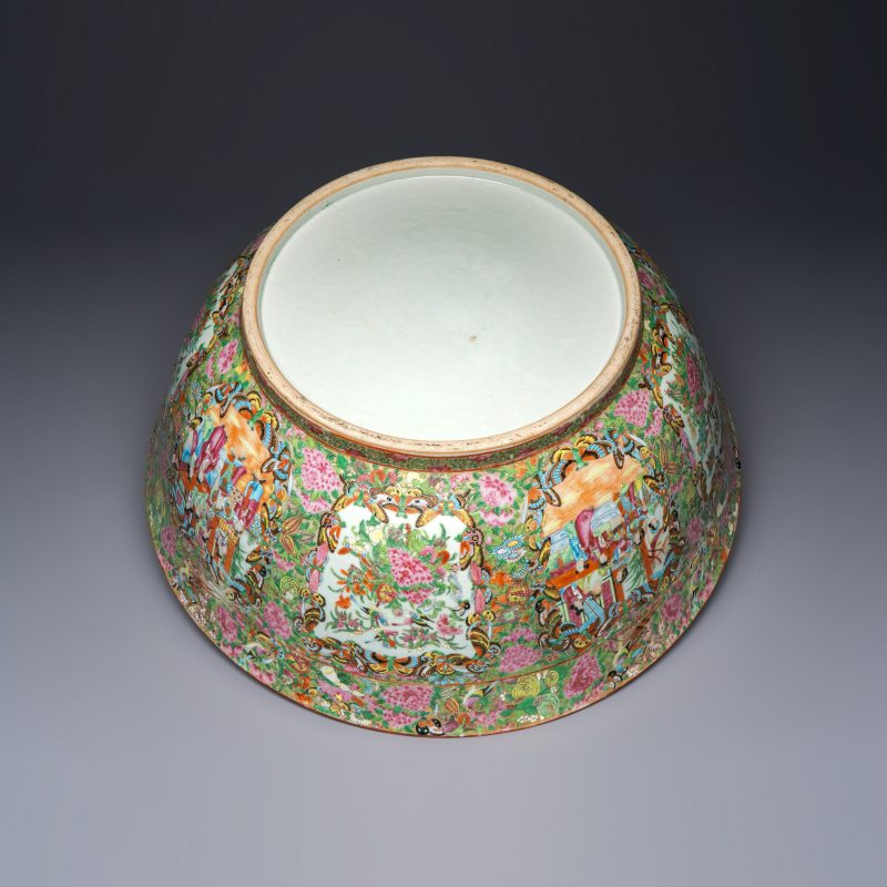 A massive Chinese Canton export famille rose punch bowl with narrative design - 图14