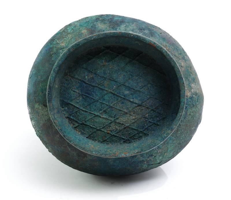 An archaic inscribed bronze wine vessel and cover, You - 图6