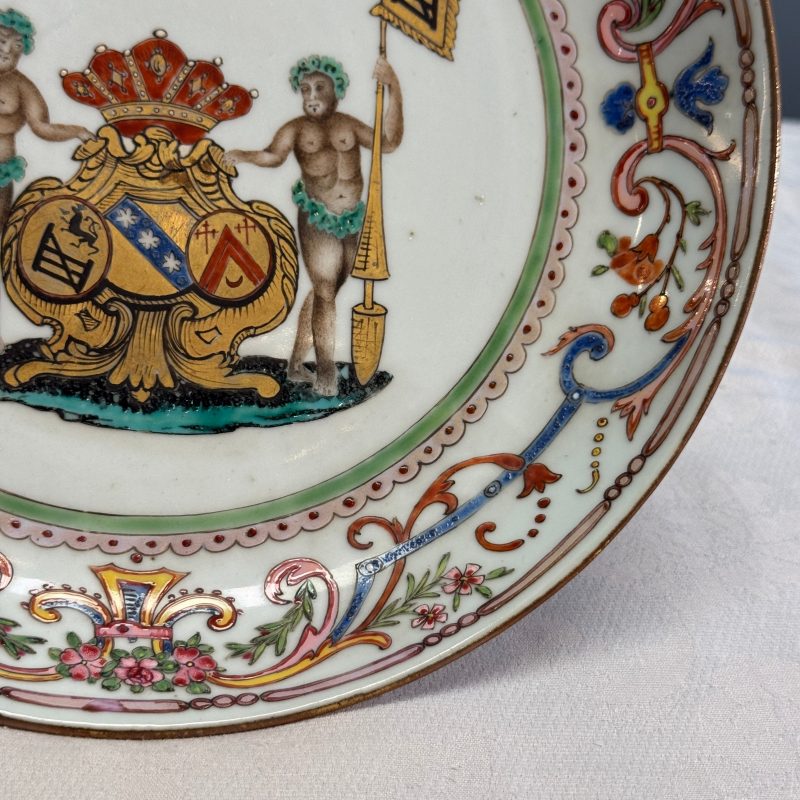 A Chinese famille rose armorial dish with the arms of Goos de Ghyseghem, Vecquemans and Golbeau for the Belgian market - 图7