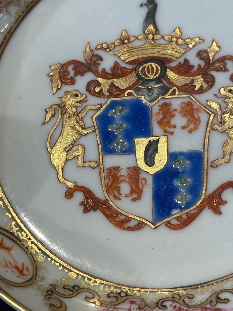 A pair of Chinese famille rose armorial saucers with the arms of Arendsma van Idsinga for the Dutch market - 图18