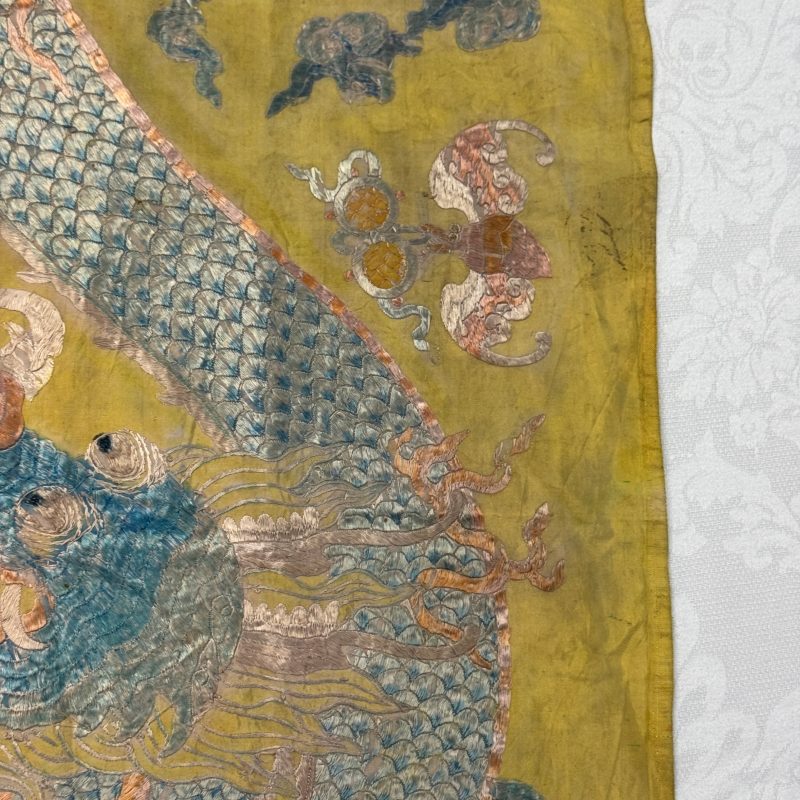 A pair of Chinese yellow-ground embroidered 'Dragons' and 'Phoenixes' panels - 图64