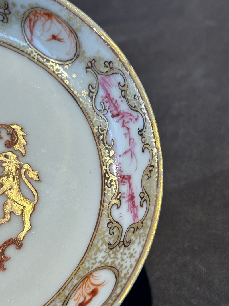 A pair of Chinese famille rose armorial saucers with the arms of Arendsma van Idsinga for the Dutch market - 图20