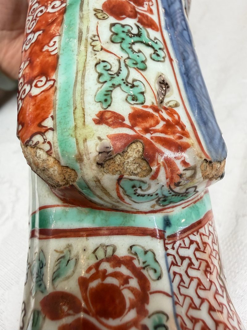 A rare Chinese wucai figure of a dignitary - 图35