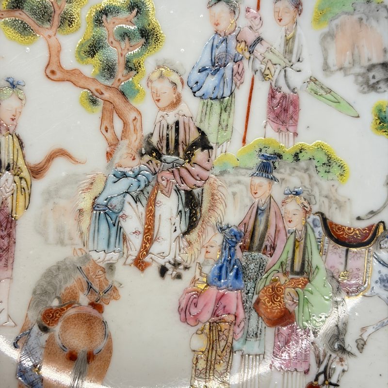 A fine Chinese famille rose cup and saucer with narrative design - 图14