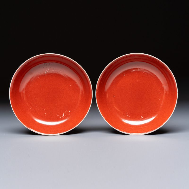 A pair of Chinese coral-red-glazed plates - 图1