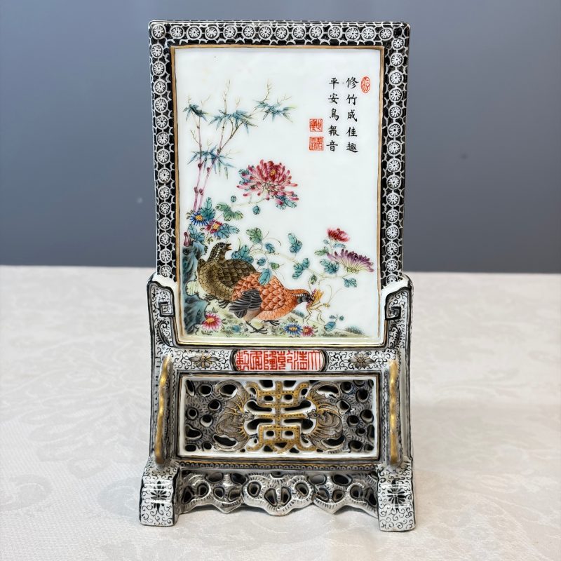 A fine Chinese gilt-grisaille and famille rose table screen - 图8