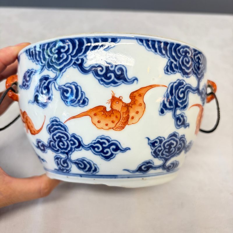 洪福齊天 | A pair of Chinese blue, white and iron-red 'Hong Fu Qi Tian 洪福齊天' warming bowls and covers - 图19