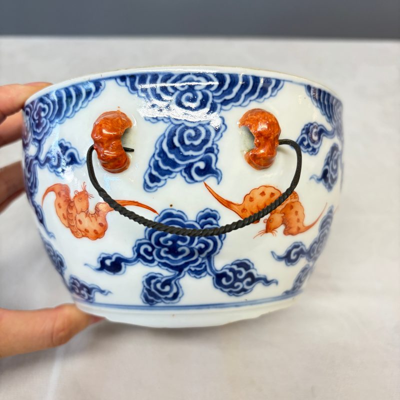 洪福齊天 | A pair of Chinese blue, white and iron-red 'Hong Fu Qi Tian 洪福齊天' warming bowls and covers - 图18