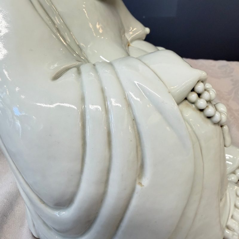 A Chinese white-glazed Milefo Buddha on a gilt-lacquered wooden lotus throne - 图34