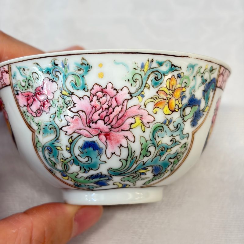 A pair of fine Chinese famille rose 'Rooster' tea bowls and saucers - 图41