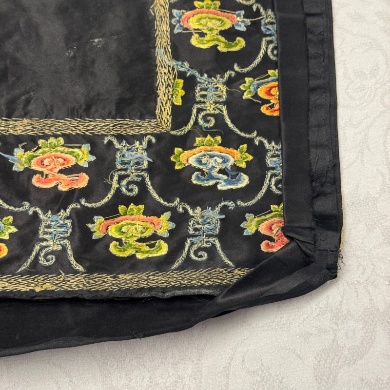 萬壽 | A Chinese yellow-ground silk and gold-thread embroidered 'Wan Shou 萬壽' panel - 图13