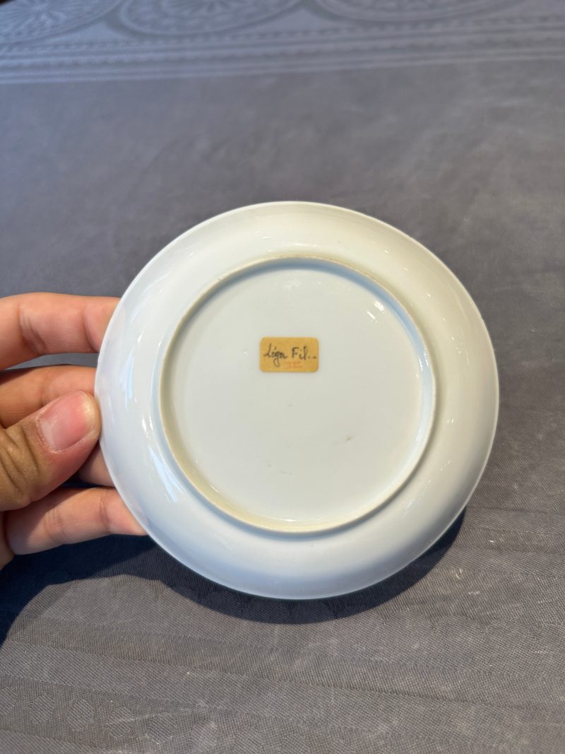 A pair of Chinese famille rose armorial saucers with the arms of Arendsma van Idsinga for the Dutch market - 图21