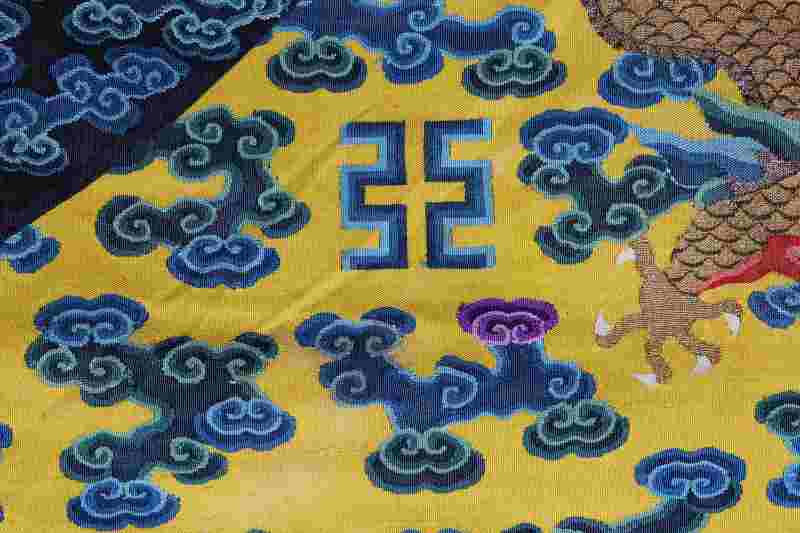 A rare yellow-ground silk kesi Twelve-Symbol semi formal dragon robe, Longpao - 图10