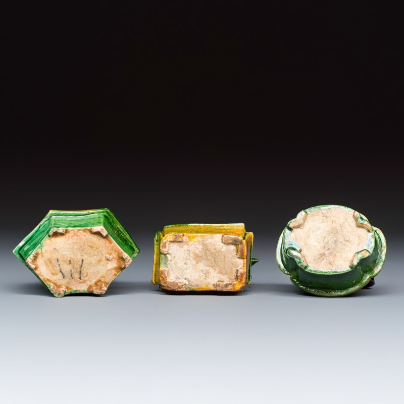 Three Chinese famille verte sancai biscuit 'Jardinière' incense stick holders - 图7