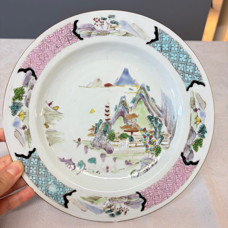 A collection of 13 Chinese famille rose 'Landscape' plates and dishes - 图70