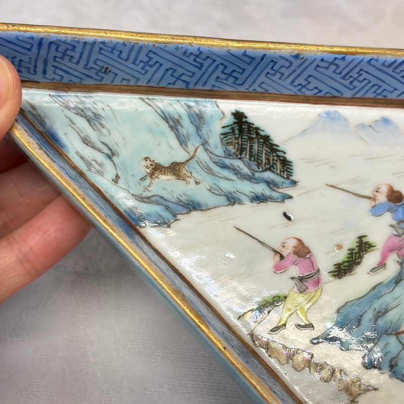 A Chinese famille rose 'Foreigners Hunting' six-piece sweetmeat set on a wooden tray - 图41