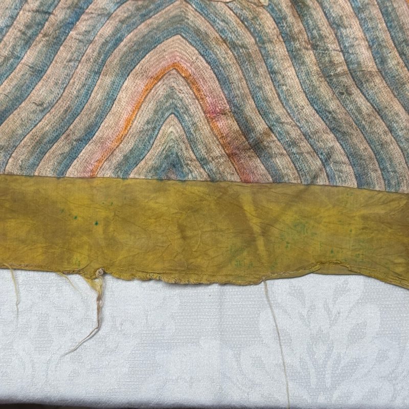 A pair of Chinese yellow-ground embroidered 'Dragons' and 'Phoenixes' panels - 图65