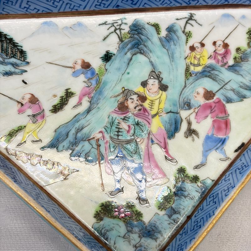 A Chinese famille rose 'Foreigners Hunting' six-piece sweetmeat set on a wooden tray - 图42