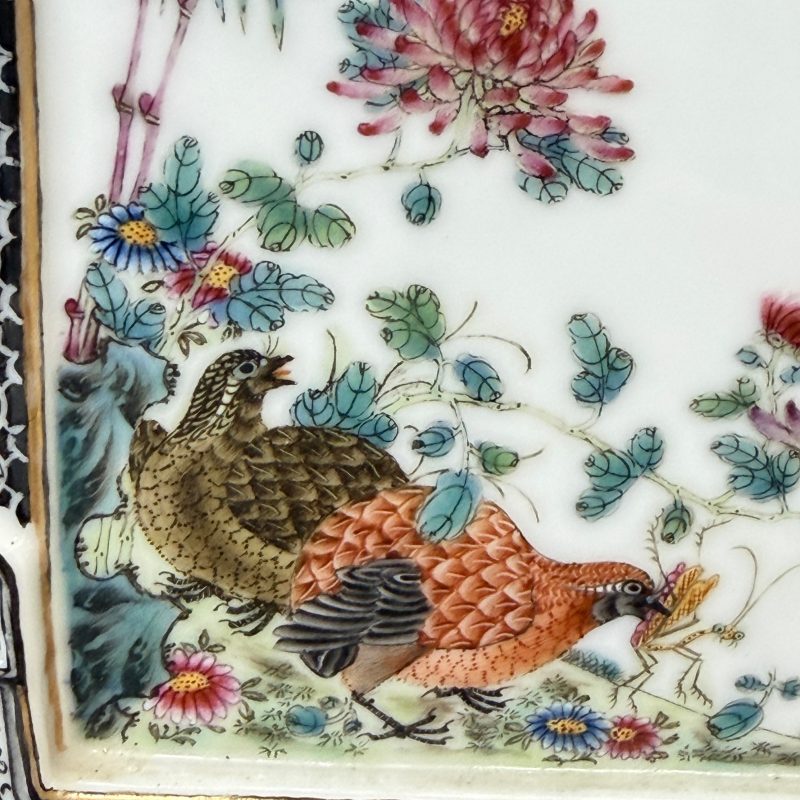 A fine Chinese gilt-grisaille and famille rose table screen - 图11