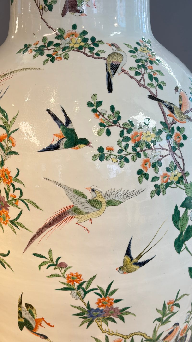 A massive pair of Chinese famille verte 'Phoenixes and Birds' vases - 图23