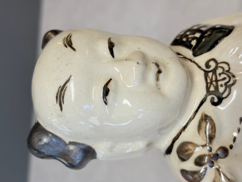 A Chinese Cizhou figure of a seated boy - 图12