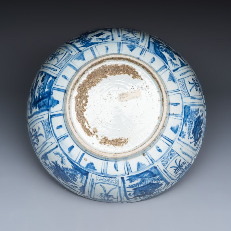 A large Chinese 'Kraak' blue and white 'Mountainous Landscape' bowl - 图6