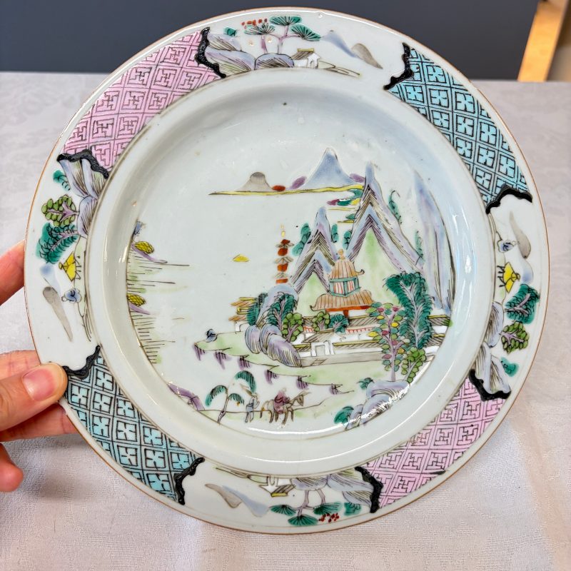 A collection of 13 Chinese famille rose 'Landscape' plates and dishes - 图36