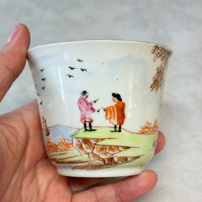 Three sets of Chinese export famille rose and grisaille 'European Subject' tea bowls and saucers - 图31