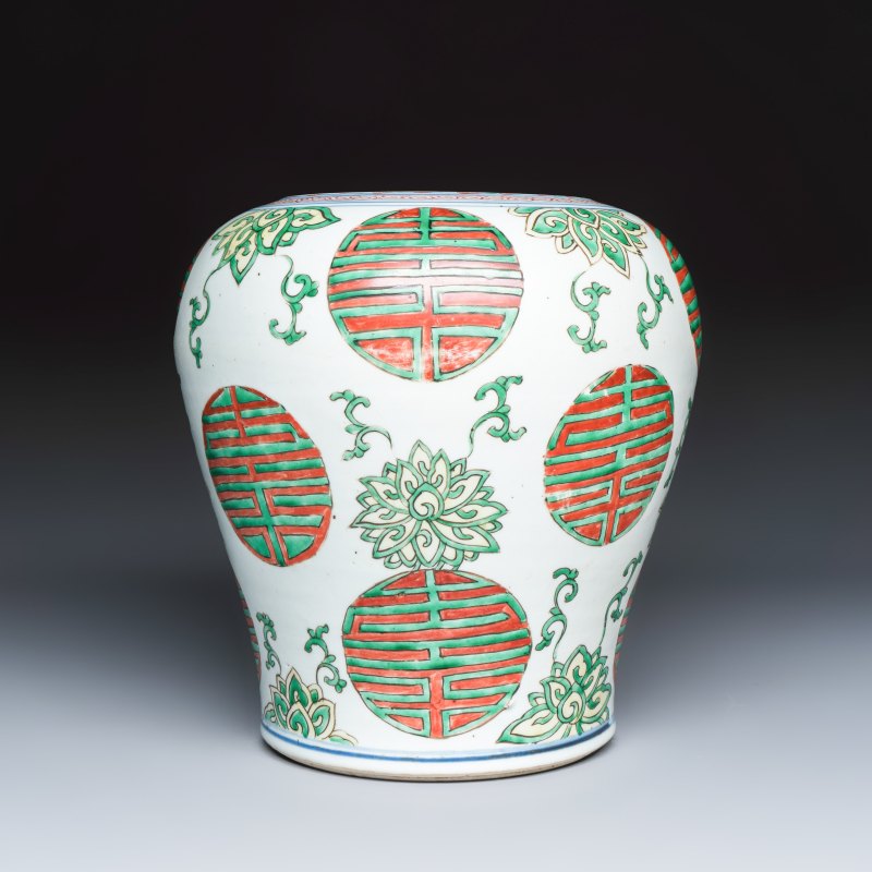 A Chinese famille verte 'Lotus and Shou' vase - 图3