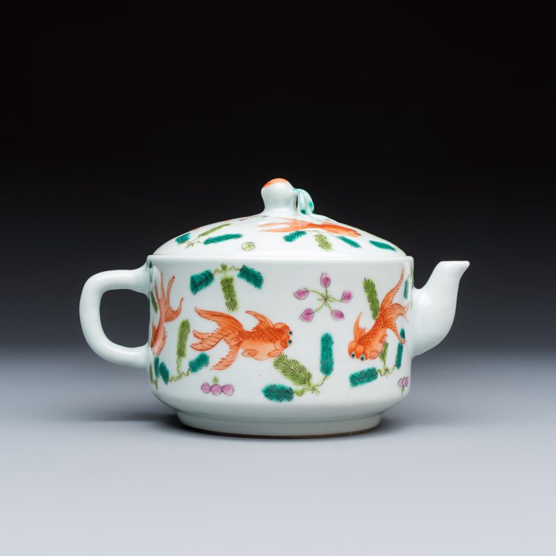Four Chinese famille rose wares - 图4