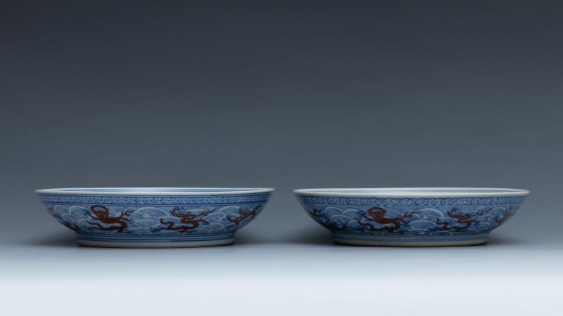 A pair of underglaze blue and iron-red decorated 'dragon' dishes, Jiaqing mark and of the period (1796-1820) - 图8