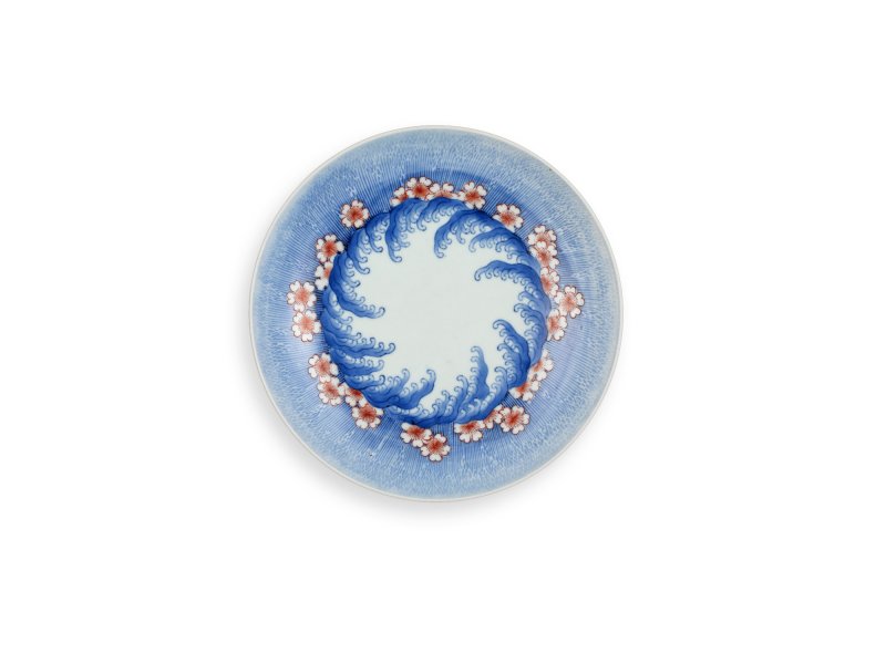 A porcelain dish, Nabeshima ware, Hizen, Edo period, late 17th – early 18th century | 色絵波涛桜花柴垣文皿　肥前　鍋島藩窯　江戸時代中期　17世紀後半～18世紀前半
